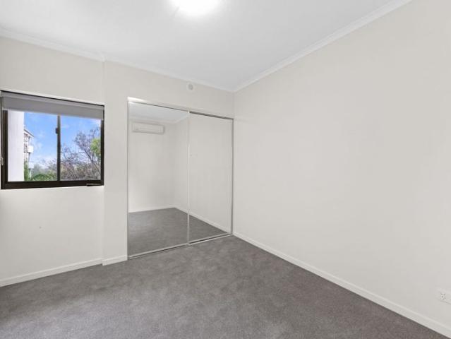 MODERN LIVING IN THE HEART OF GLADSTONE!