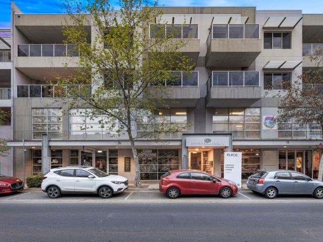 Modern Living in the Heart of Mawson Lakes!