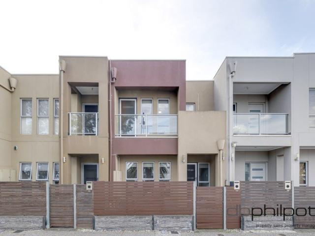 Modern Living in the Heart of Mawson Lakes!