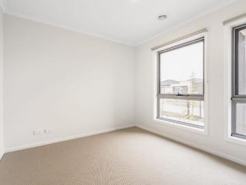 Lara, Greater Geelong, Victoria - Parking