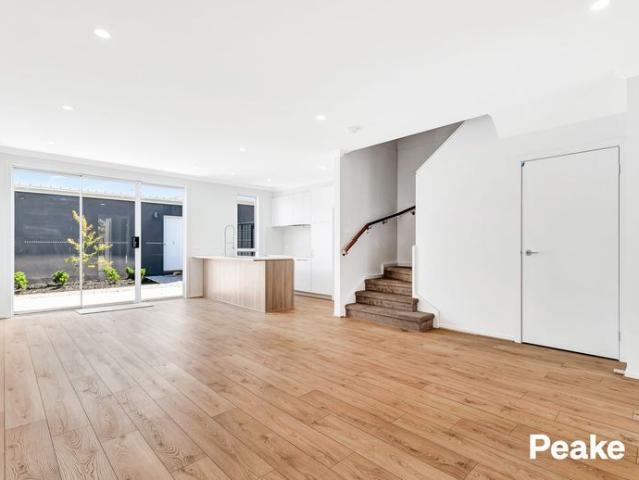 Modern Living In The Minta Estate – Near New Townhouse