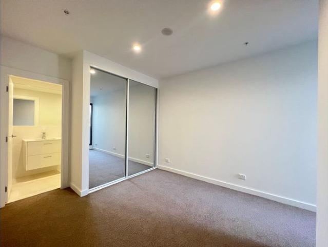 Modern Living in the Sought After Kingsley Complex