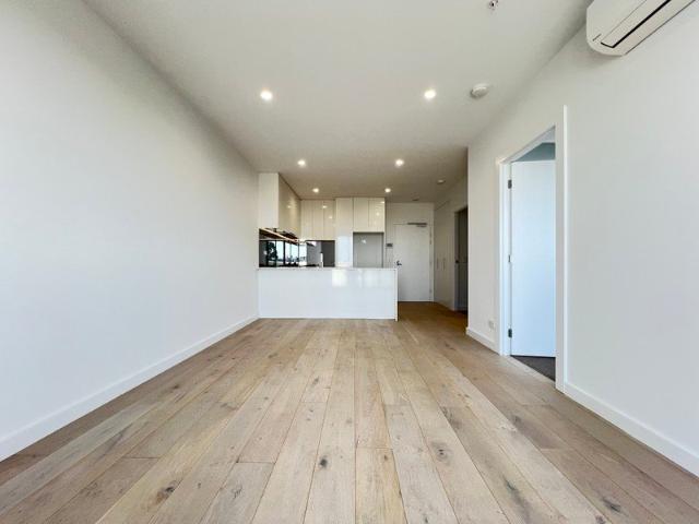 Modern Living in the Sought After Kingsley Complex