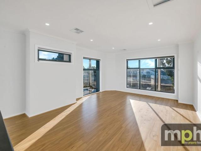 Modern Living in Woodville West!