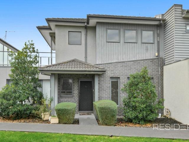 Modern Living Just Moments from Mernda Station & The Town Centre!