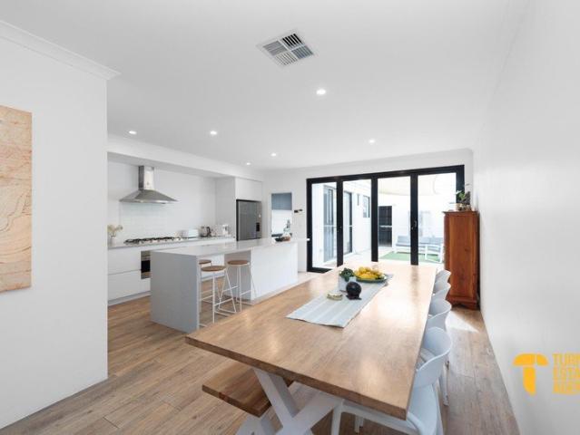Modern Living, Light Filled Spaces & Leafy Views