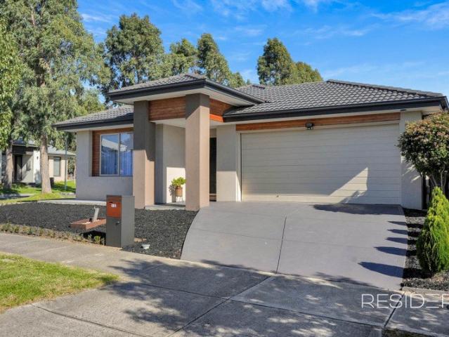 Modern Living & Low Maintenance Lifestyle!