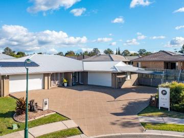 Cul De Sac Living, Immaculate Home
