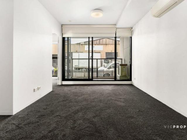 MODERN LIVING! REPAINTED! NEW CARPET!