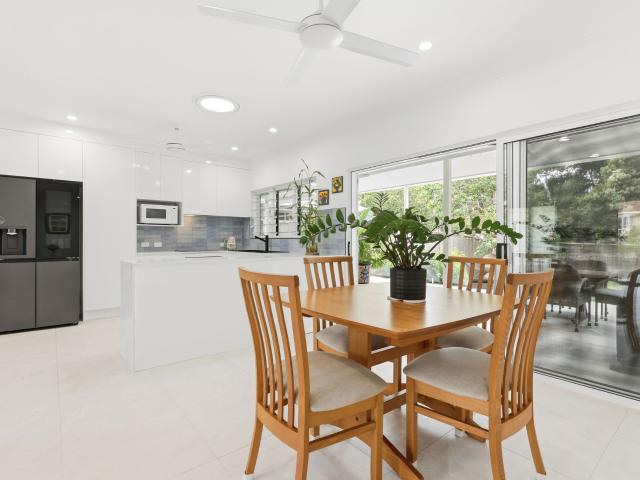 Modern Living Right In The ️ Of Redlynch