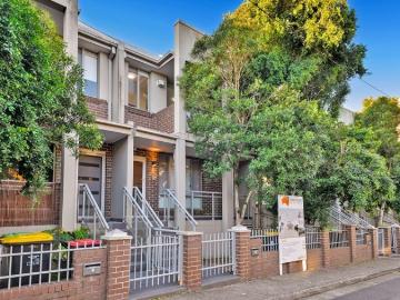 Modern Living Townhouse in a Stylish, Spacious and Tranquil Locale
