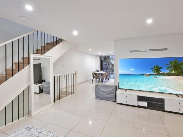 Modern Living Townhouse in a Stylish, Spacious and Tranquil Locale