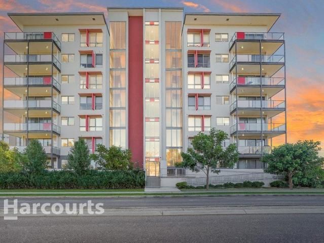Modern Living Walk To Station & Shops
