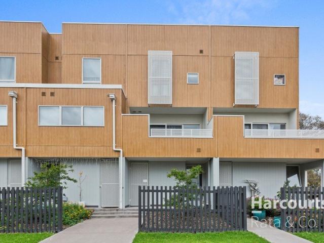 MODERN LIVING WALK TO WESTFIELD SHOPPING AND SOUTH MORNAG TRAIN STATION
