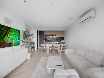 Modern Living with Cafés, Parklands & Highpoint Nearby
