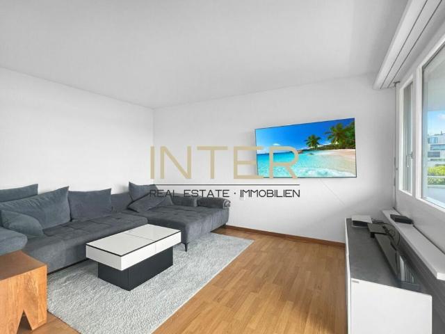 Modern living with a dreamlike view of Lake Zug