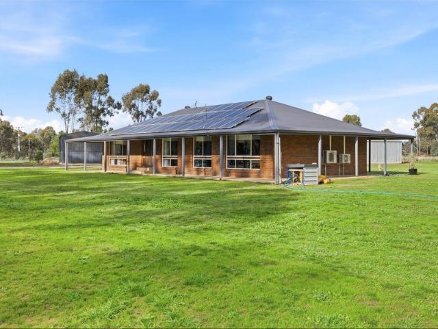 MODERN LIVING WITH A PEACEFUL RURAL LIFESTYLE