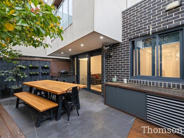 Modern Living with a Private North Facing Courtyard