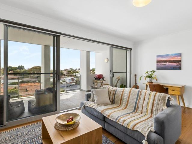 MODERN LIVING WITH AN EXPANSIVE NORTH FACING OUTLOOK
