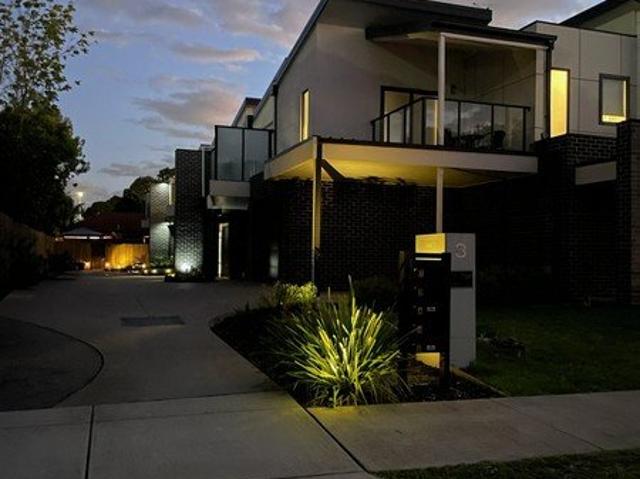 Modern Living with Artistic Flair Perfect 2 Bedroom Unit!