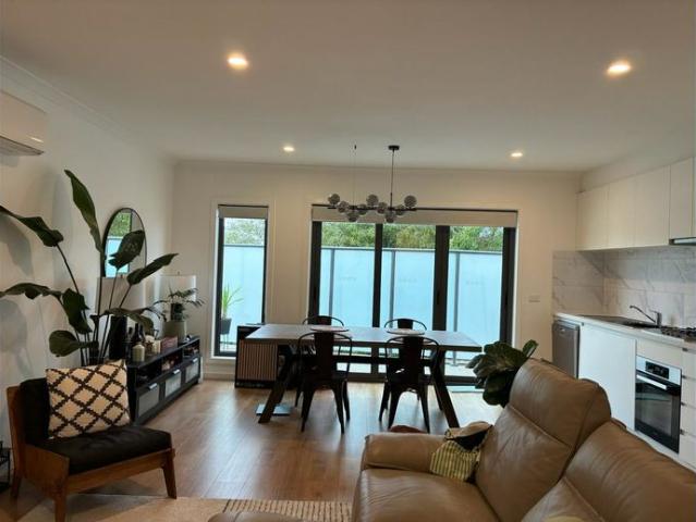 Modern Living with Artistic Flair Perfect 2 Bedroom Unit!