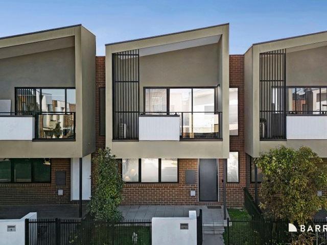 Modern Living with Double Garage and No Body Corporate
