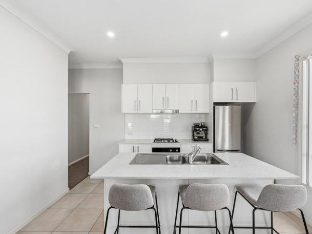 Modern Living with Elevated Mudgee Views