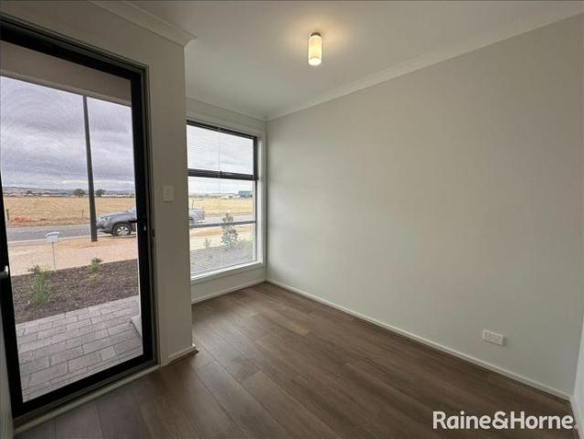 Modern Living with High Ceilings in a Prime Location