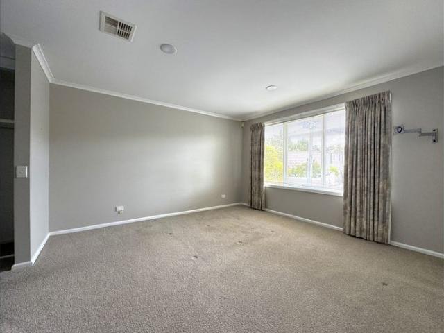 Modern Living with Outdoor Oasis in Prime Ivanhoe