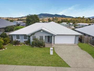 Scenic Views and Spacious Living in one of Kalbar's most Sought after Streets!