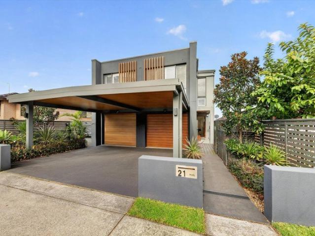 Modern Living with Seamless Indoor Outdoor Flow
