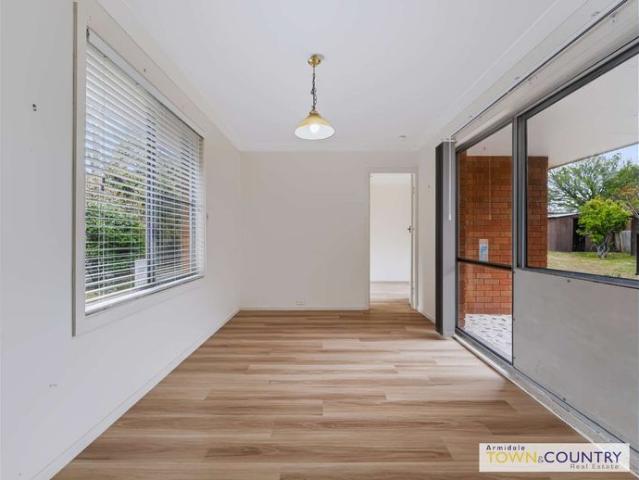 Modern living with space for the whole family! Brand new flooring throughout, this place is ready for you to call it home. Welcome to 14 Kuranda Ave!
