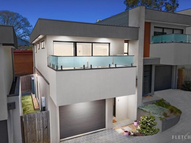 Modern Living with Space, Light and Privacy