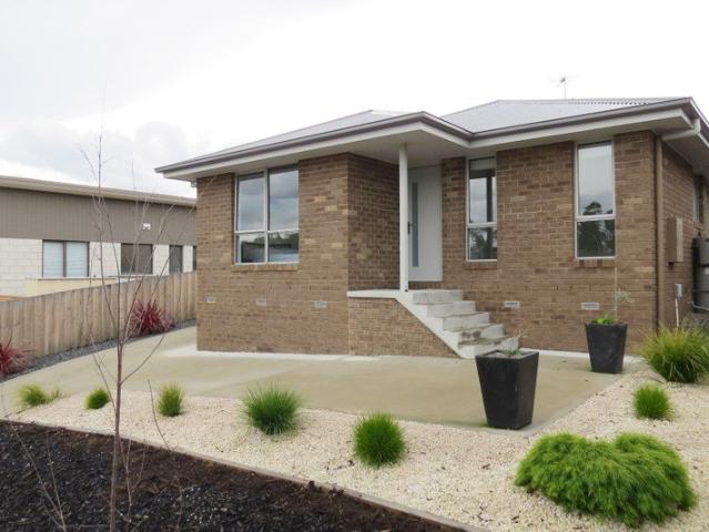 Modern Living with Space to Enjoy Blackmans Bay