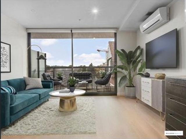 Modern Living with Stunning City Views in the Heart of High Street