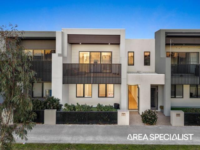 Modern Living with Stunning Park & Water Views