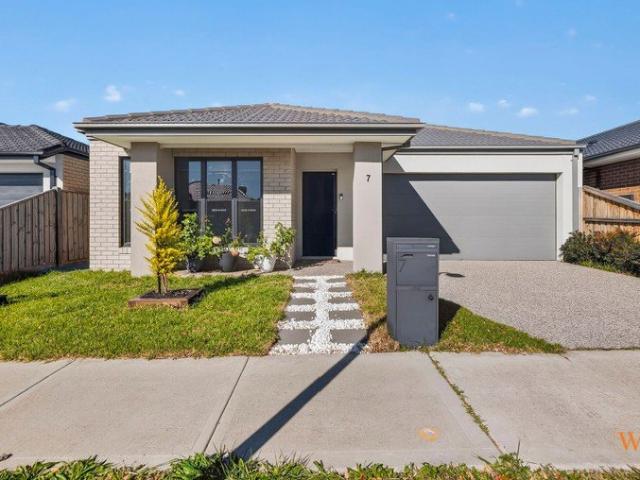 Modern Living with Style & Comfort in Beveridge