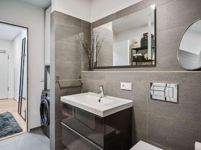 Modern Living with Private Office & Superb Connectivity, Frankfurt Amsterdam Apartments for Rent