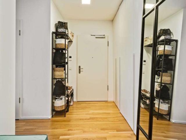 Modern Living with Private Office & Superb Connectivity, Frankfurt Amsterdam Apartments for Rent