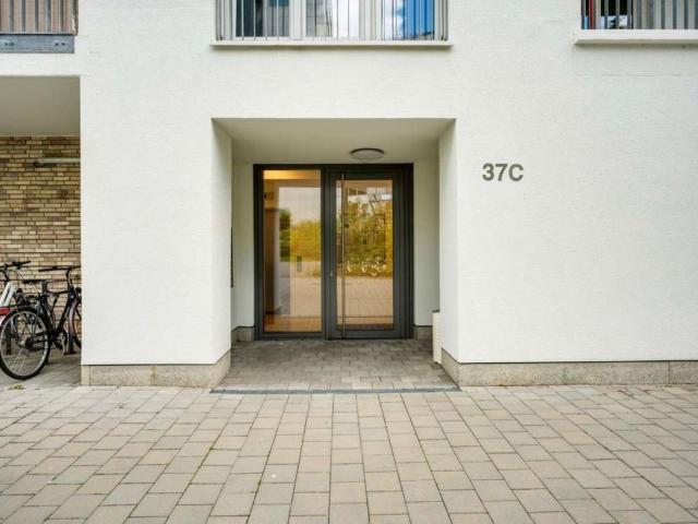 Modern Living with Private Office & Superb Connectivity, Frankfurt Amsterdam Apartments for Rent