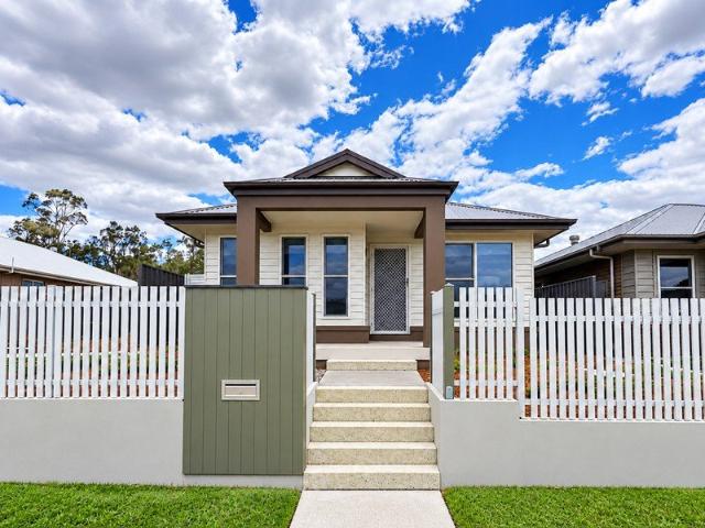 Modern Living with Rear Lane Access