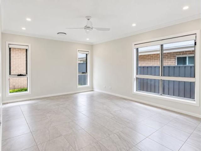 Modern Living with Rear Lane Access