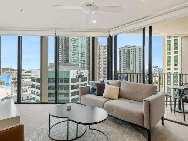 Modern Living with River & Story Bridge Views