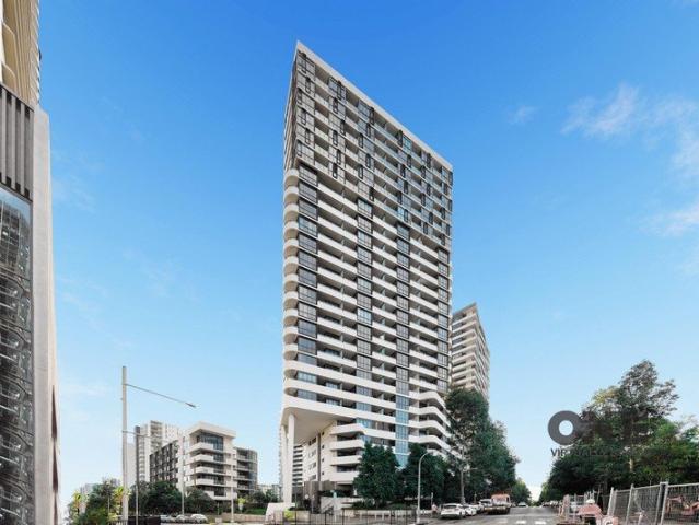 MODERN LIVING WITH WATER VIEWS & UNMATCHED CONVENIENCE
