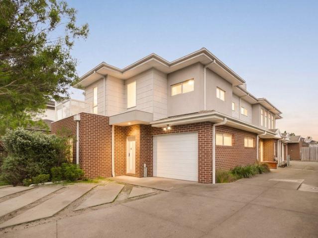 Modern Living with Transport, Shops and Parks Nearby