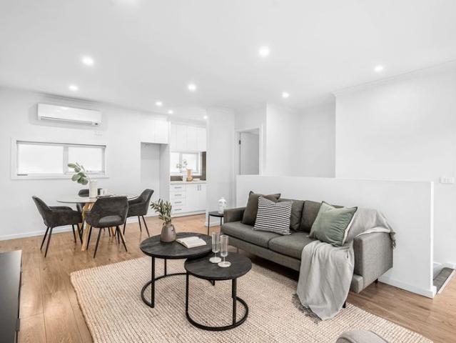 Modern Living with Transport, Shops and Parks Nearby