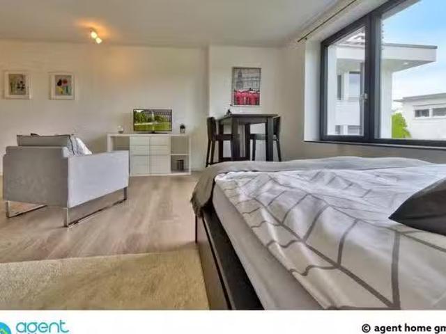 MODERN LIVING