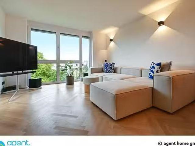 MODERN LIVING