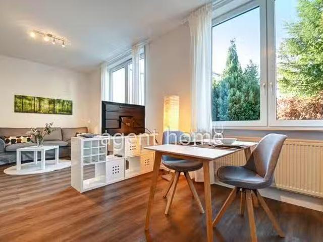 MODERN LIVING