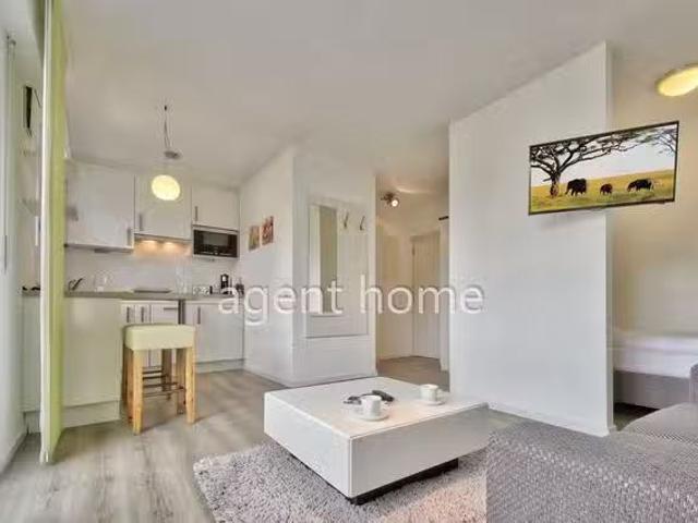 MODERN LIVING